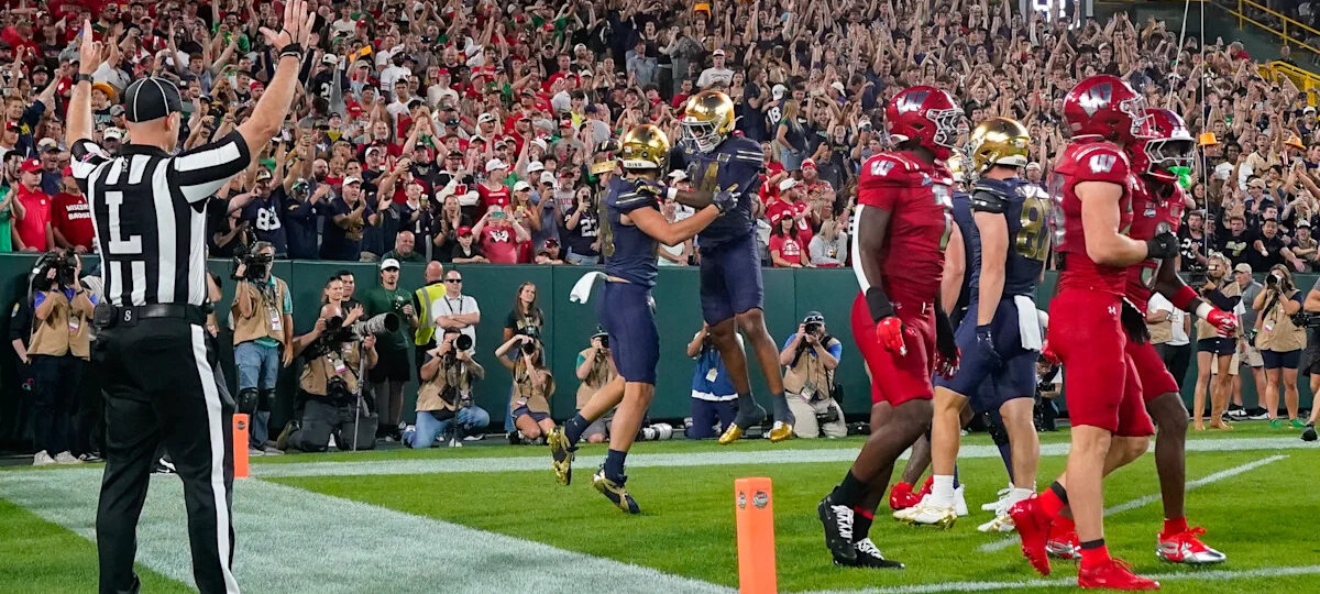 Notre Dame's Flanigan continues family tradition by delivering at Lambeau