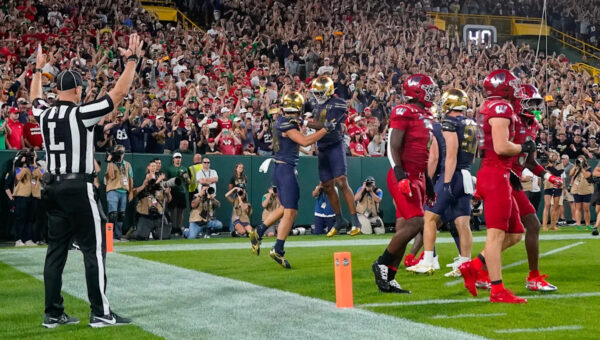 Notre Dame’s Flanigan continues family tradition by delivering at Lambeau