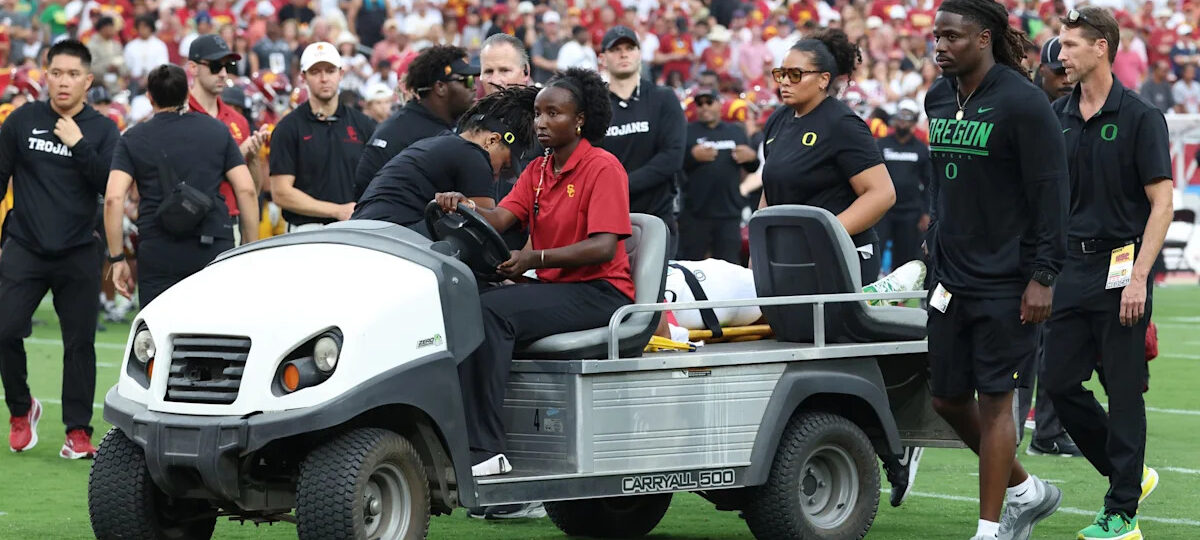 Dante Moore gets injury update after leaving game in ambulance