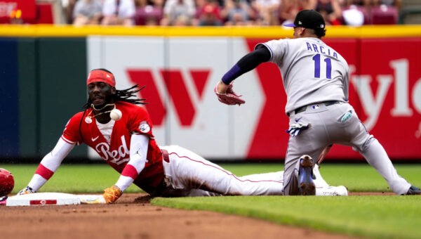 Cincinnati Reds sign infielder Orlando Arcia to minor-league deal