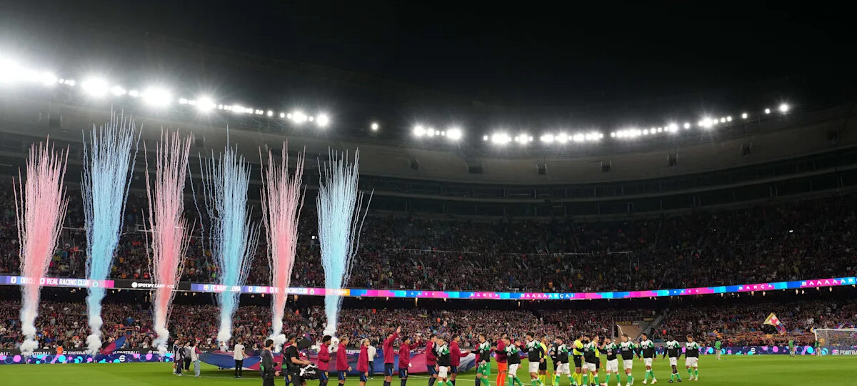 Barcelona crowd show support for struggling defender during first appearance of the season