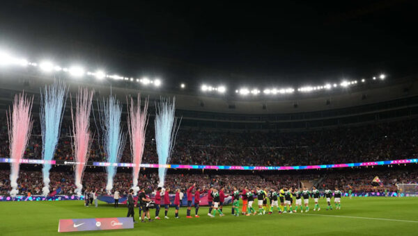 Barcelona crowd show support for struggling defender during first appearance of the season