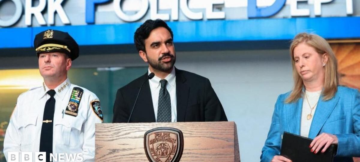 Woman killed in Times Square stabbing, suspect shot dead by police
