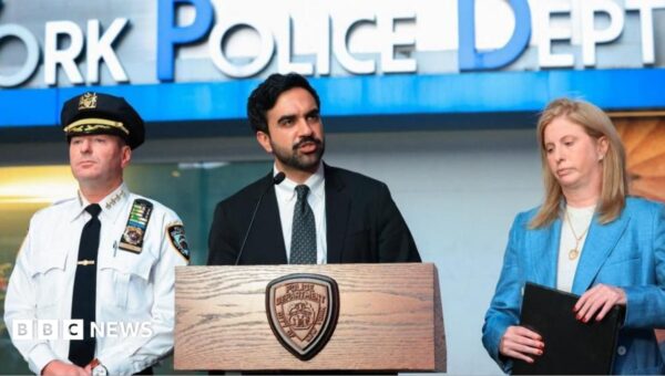 Woman killed in Times Square stabbing, suspect shot dead by police