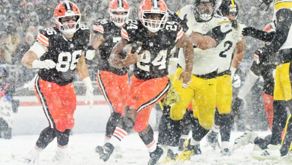 Nick Chubb to sign a one-day contract, retire a Cleveland Brown