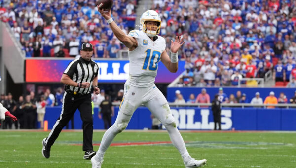 Justin Herbert tosses TD in loss