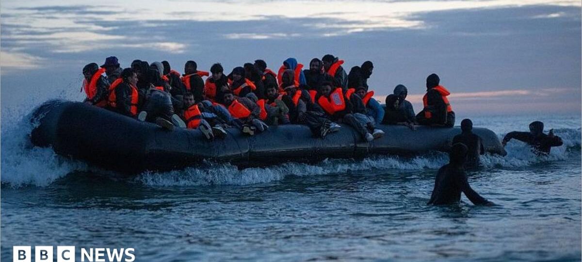 UK-France 'one in, one out' migrant scheme scrapped