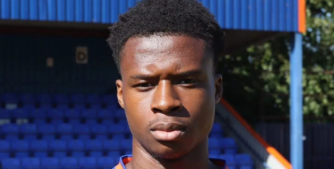Footballer turns to fundraiser for knee operation