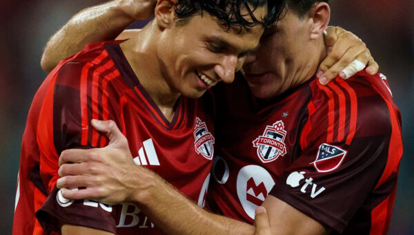 Toronto extends unbeaten streak to 7 games after 2-1 win over Nashville