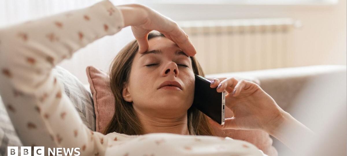Off sick? You need to phone your boss, back-to-work adviser says