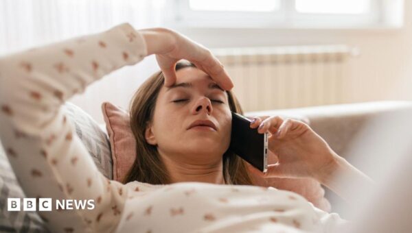 Off sick? You need to phone your boss, back-to-work adviser says