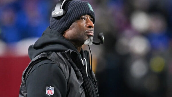 Aaron Glenn Takes Responsibility for Jets’ Collapse While Defending Every Decision