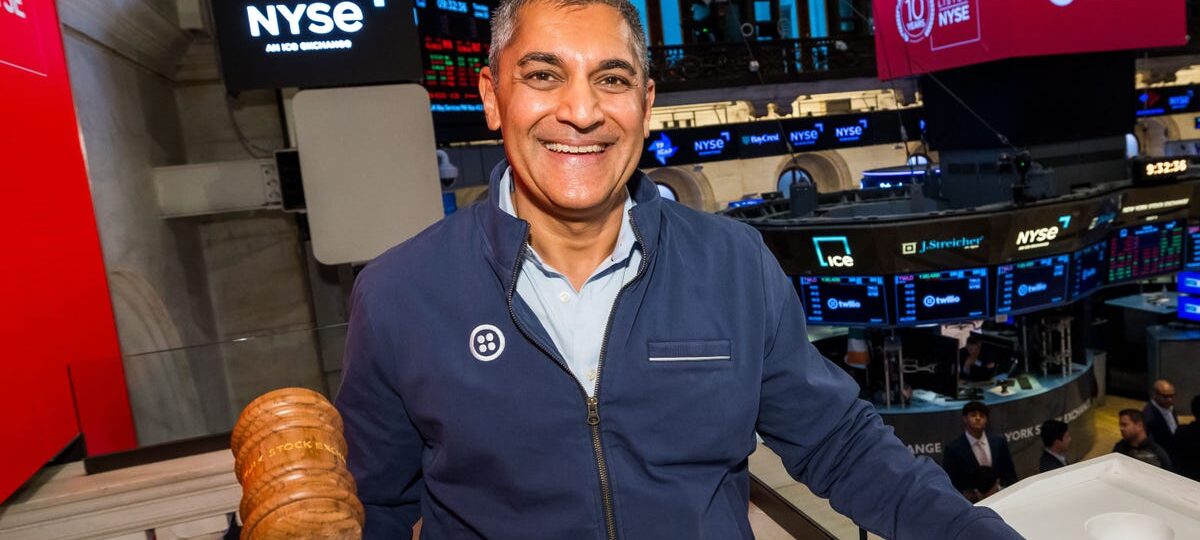 The CEO who leads one handwritten note at a time