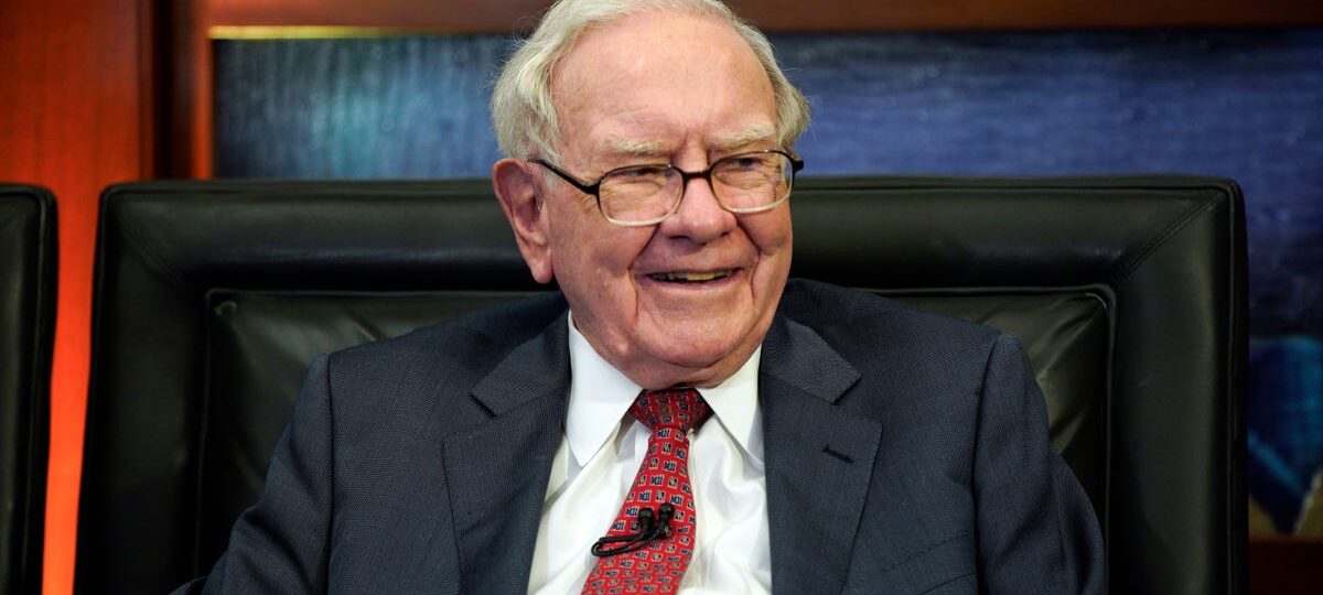 Warren Buffett has stepped down as Berkshire chairman. Here are 5 leadership lessons he leaves behind.