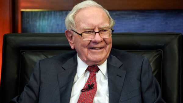 Warren Buffett has stepped down as Berkshire chairman. Here are 5 leadership lessons he leaves behind.
