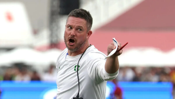 ‘I don’t think you’d ever see that from our players’: Oregon coach calls out ‘disgusting’ USC hit and celebration