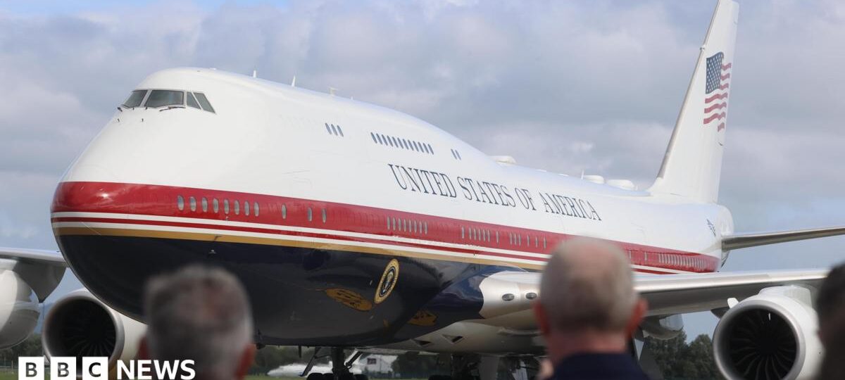 White House bars CNN from travelling with Trump on Air Force One