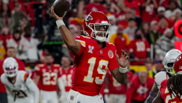 ‘He’s Always in the QB’s Ear’: Two-Time Super Bowl Champion Reveals Unseen Side of Patrick Mahomes After Leaving Chiefs Behind
