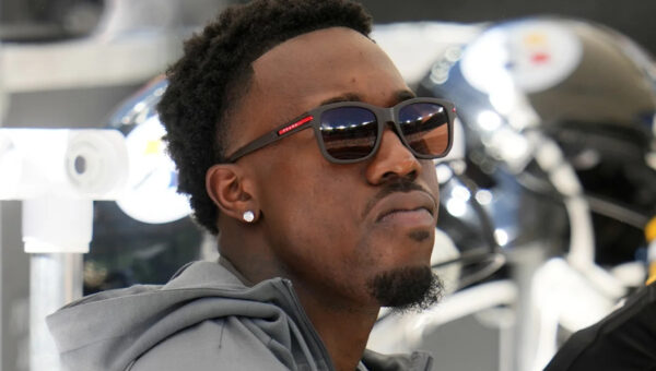 Joey Porter Jr. listed with back issue again a day after Steelers changed CB's designation to 'non-injury/conditioning'