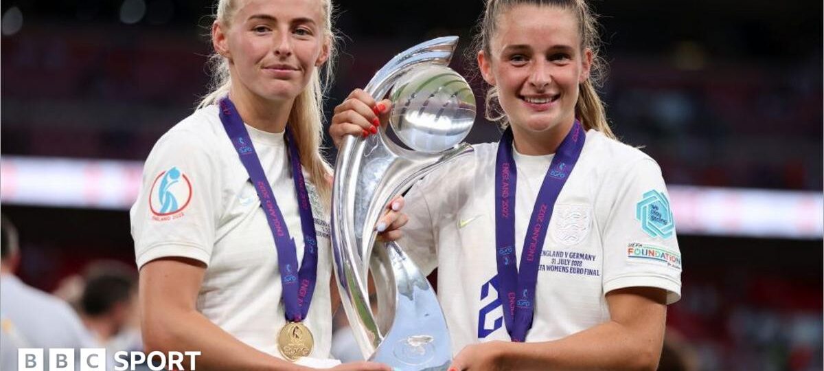 Toone and Kelly miss out on Lionesses squad