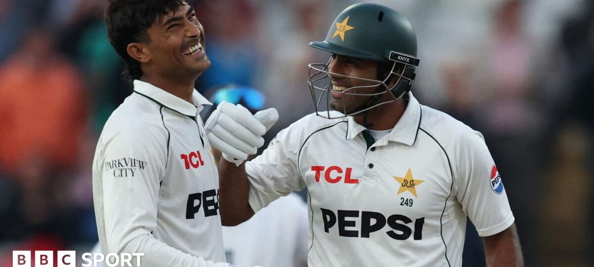 England need 130 after thrilling Razaullah hitting