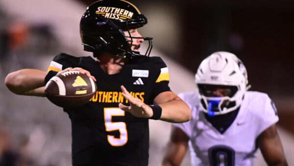 Southern Miss football QB Ethan Hampton reinjures hand in loss to UConn