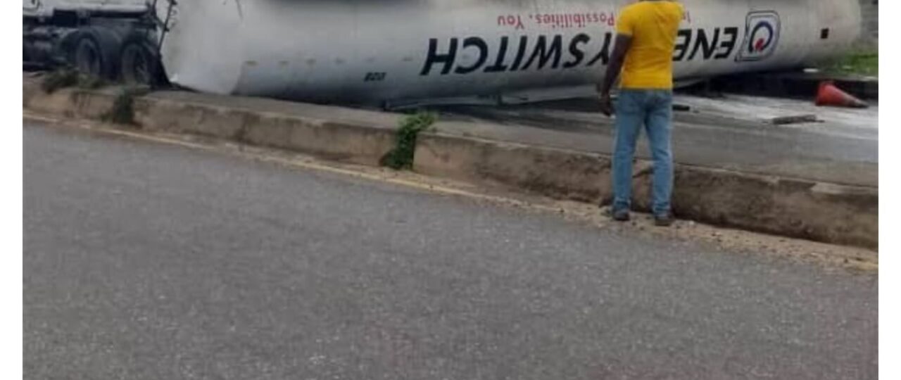 45,000-litre fuel tanker overturns in Lagos