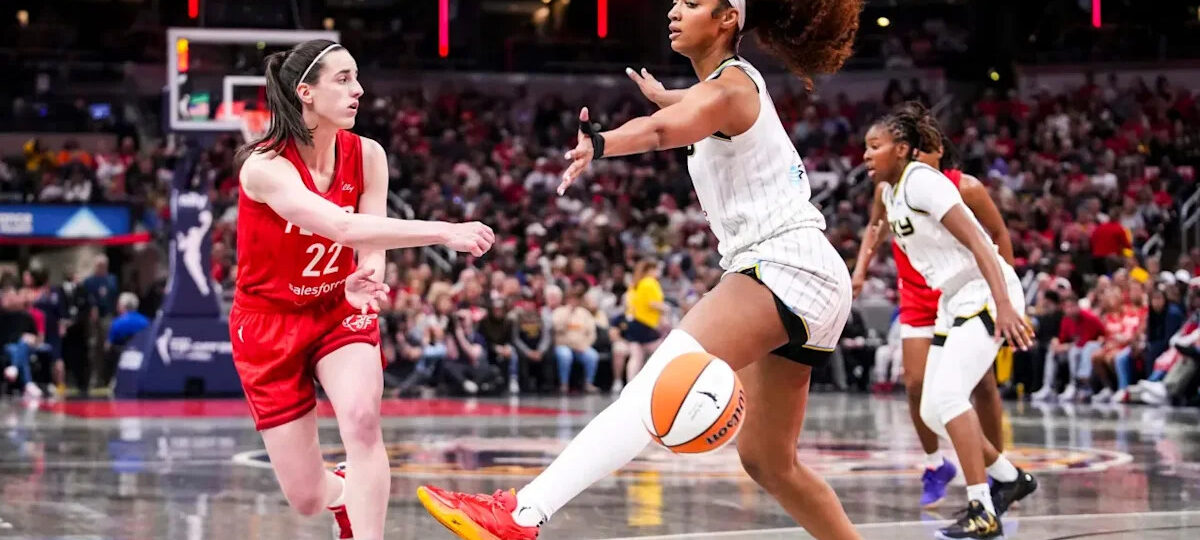 Caitlin Clark’s spectacular pass to Angel Reese sends strong Team USA message