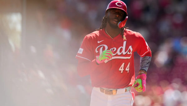 Elly De La Cruz turns ‘part-time bird whisperer’ during Reds’ win