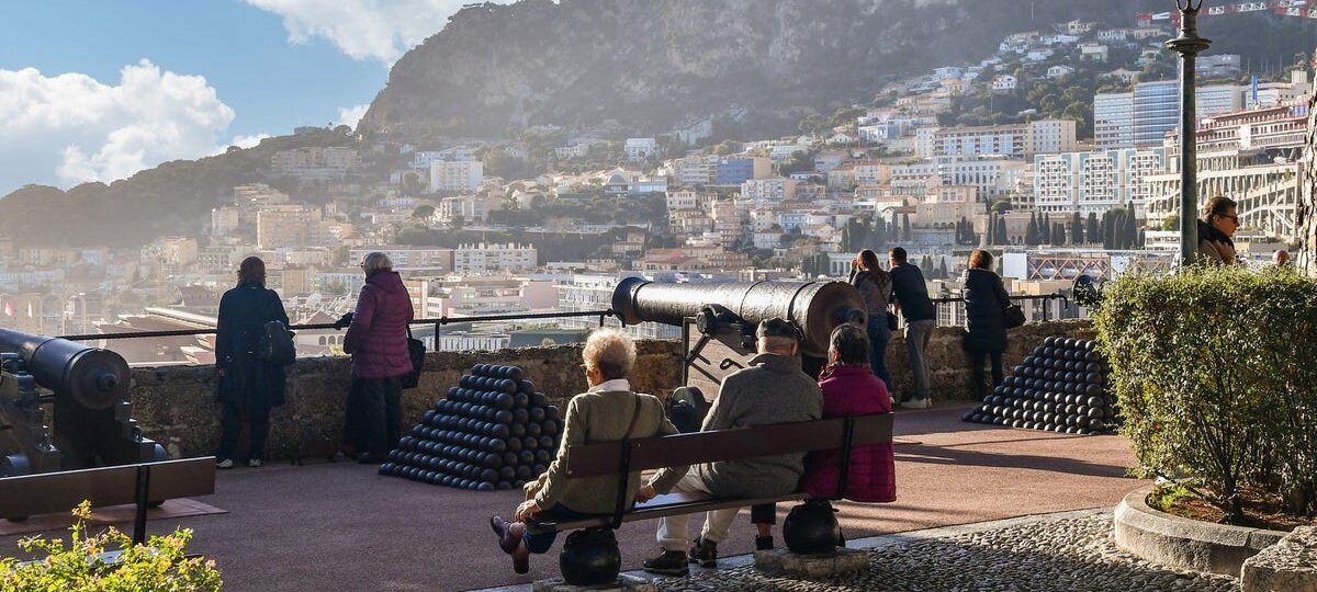 The 15 countries with the highest life expectancies — and the 15 with the lowest
