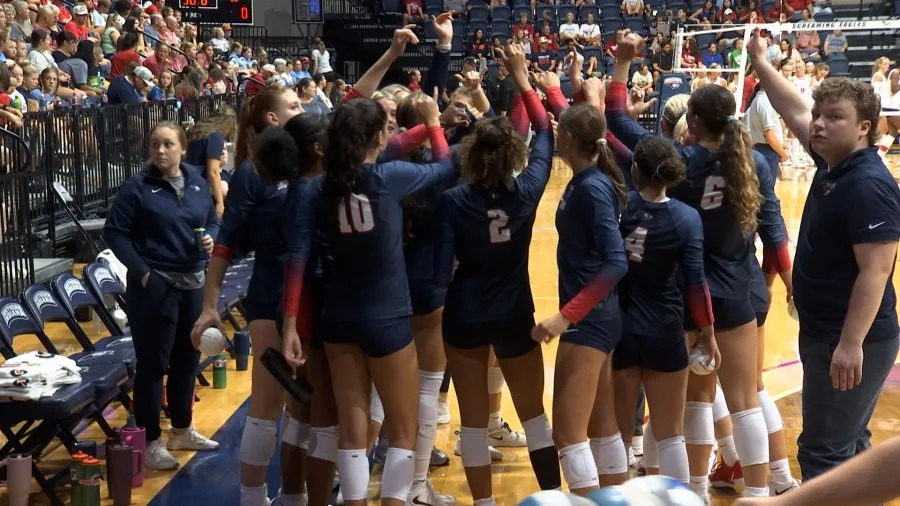 USI volleyball falls to ranked IU team