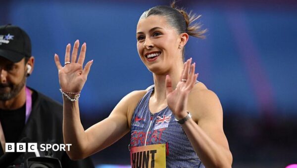 'This is what women in sport look like' - Hunt responds to Sweeney advert