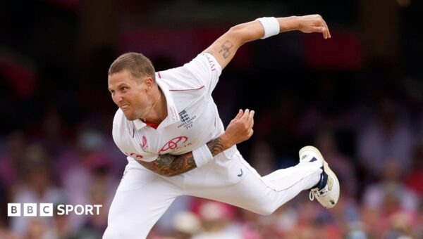 Carse left out of England squad for third Pakistan Test