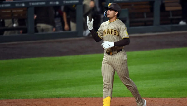 Salas swats first two MLB home runs, Padres pour it on in win at Colorado