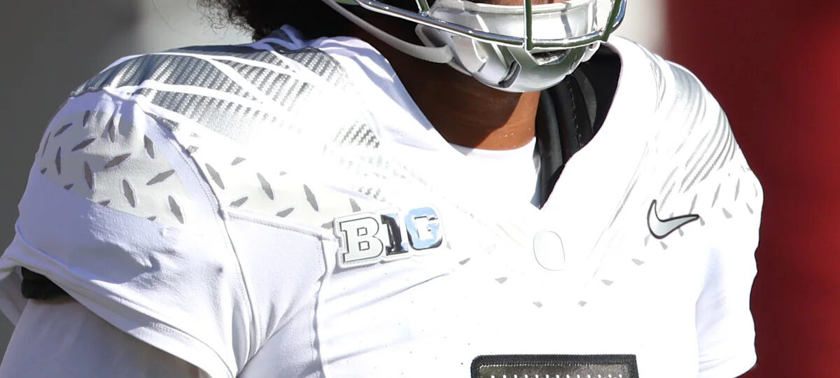 Dante Moore injury update: Oregon QB takes scary hit to head, down on field