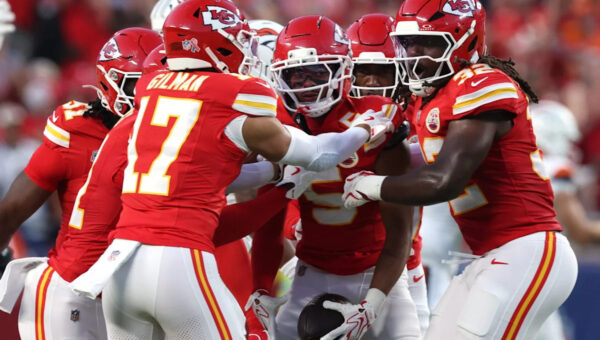 ‘Genius…’ Fans in awe after seeing Kansas City Chiefs use unique tactic against Denver Broncos