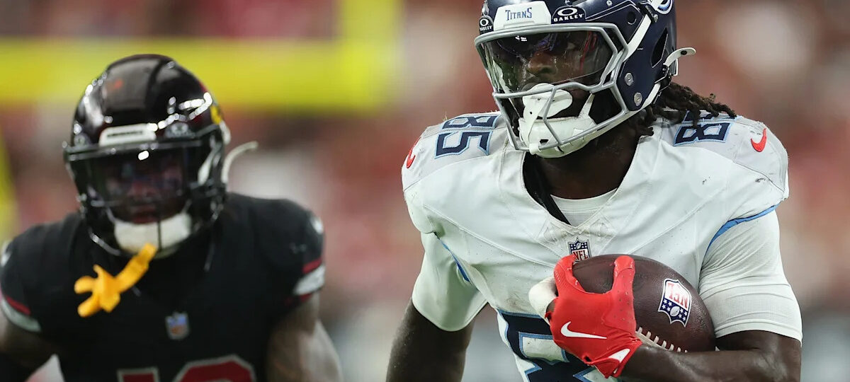 Commanders TE Chig Okonwo departs game vs. Eagles with injury