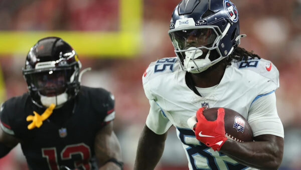 Commanders TE Chig Okonwo departs game vs. Eagles with injury
