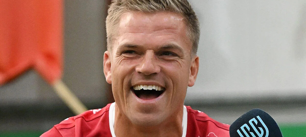Anscombe happy to play Scarlets supporting role
