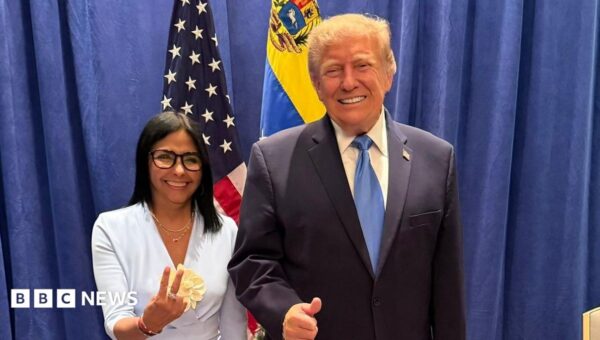 Trump meets US-backed Venezuelan president for first time since Maduro seized