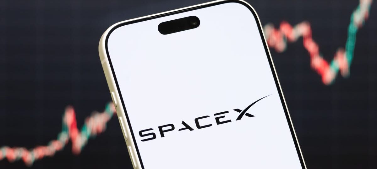 Elon Musk's companies ordered to explain why they dropped antitrust claims against Apple