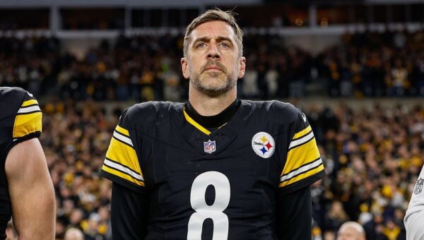 Aaron Rodgers Says No One Knows What Shailene Woodley Is Doing. A Therapist on What He’s Really Saying.
