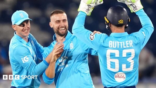 Jacks stars as England grind out win over Sri Lanka