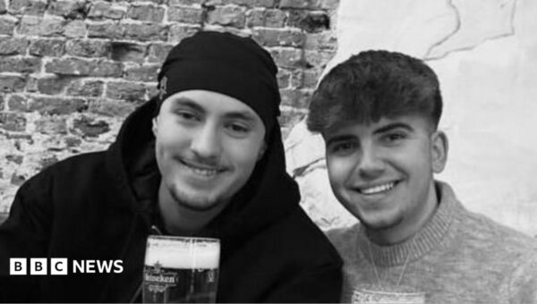 Two men who died on Yr Wyddfa tried calling 999, inquest hears