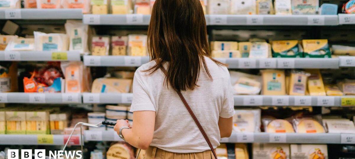 Aldi boss says some of rivals' loyalty discounts 'dupe' customers