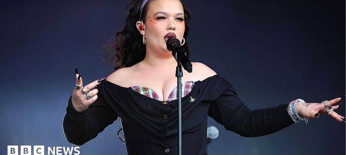 Singer Lola Young says vaping has made breathing feel like a 'chore'