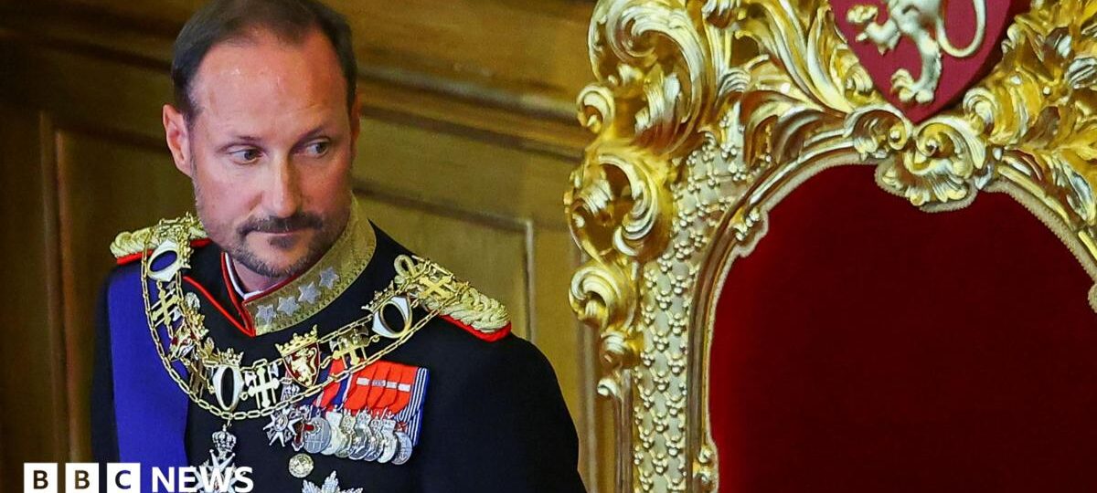 Norway's Haakon takes oath as mourners pay respects to late King