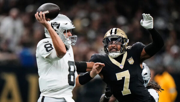 Kirk Cousins passes for 3 TDs and the unbeaten Raiders come back to top the Saints 35-27