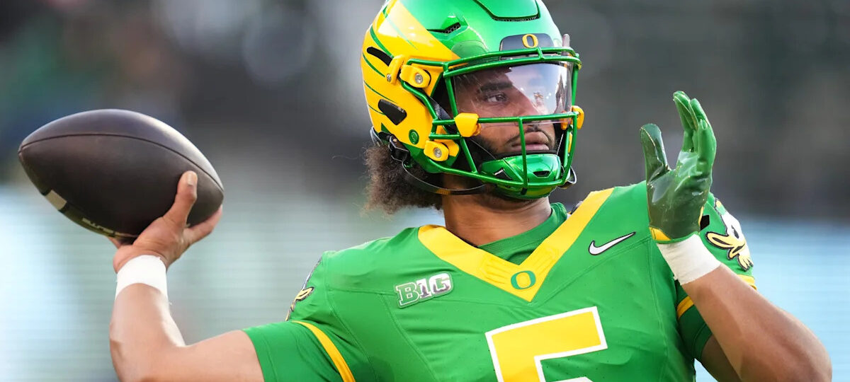 Oregon QB Dante Moore leaves game vs. USC with apparent head injury after violent hit
