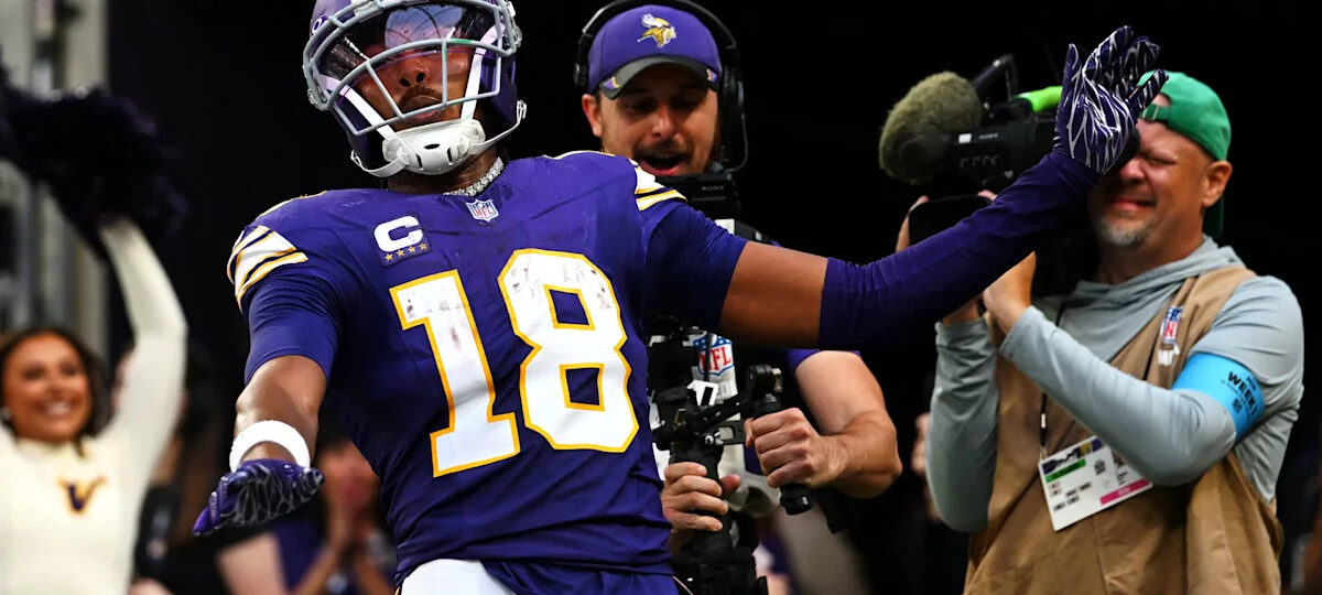 Justin Jefferson leads team with 55 yards